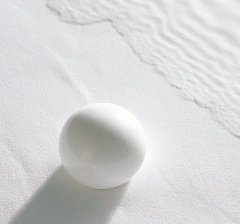 Japan's Daimel Chemical produces low-temperature sinterable, high-purity alumina powder.